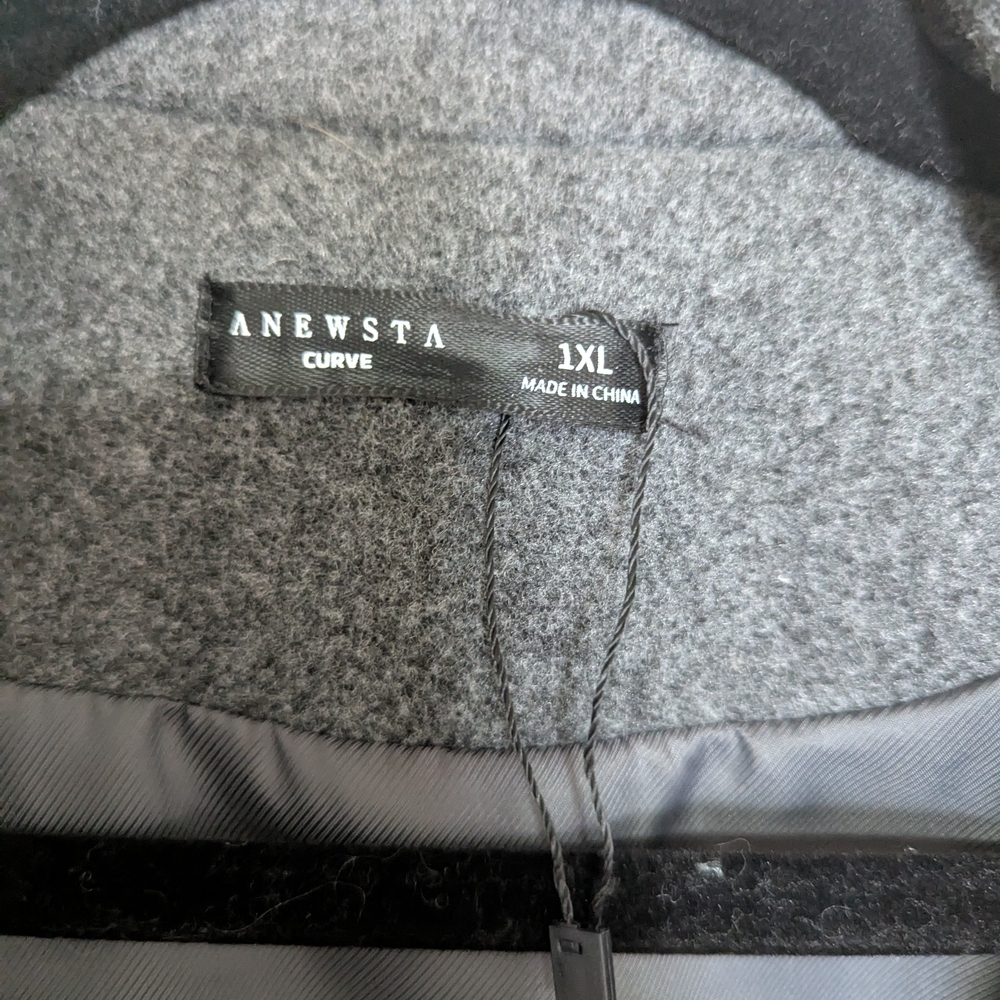 Chic Gray Double-Breasted Coat - image 6